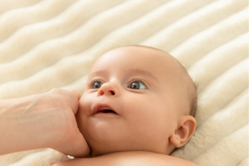 Sanfte Craniosacral-Therapie für Säuglinge und Babys zur Behandlung von Geburtsstress und Schreibaby-Symptomatik im 3Med Zentrum Bern.